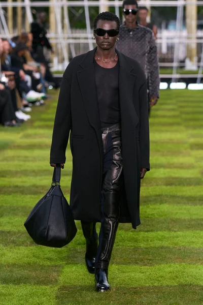 Look 4